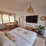 D'hote Bali Avec Parking לינה וארוחת בוקר לה-רוש-סור-יון
